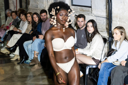 Desfile de moda MOBU 2026.