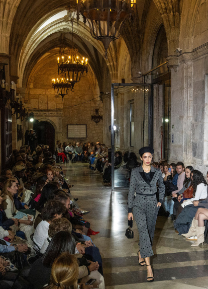 Desfile de moda MOBU 2026.