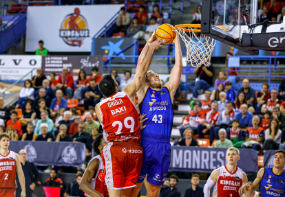 Christian Sengfelder a punto de anotar canasta, ayer en el Nou Congost.