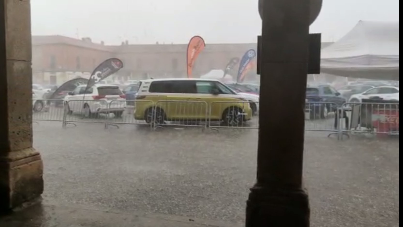 La feria de la automoción salió pasada por agua al paso de la tormenta que ha cruzado la provincia de Burgos de este a oeste.