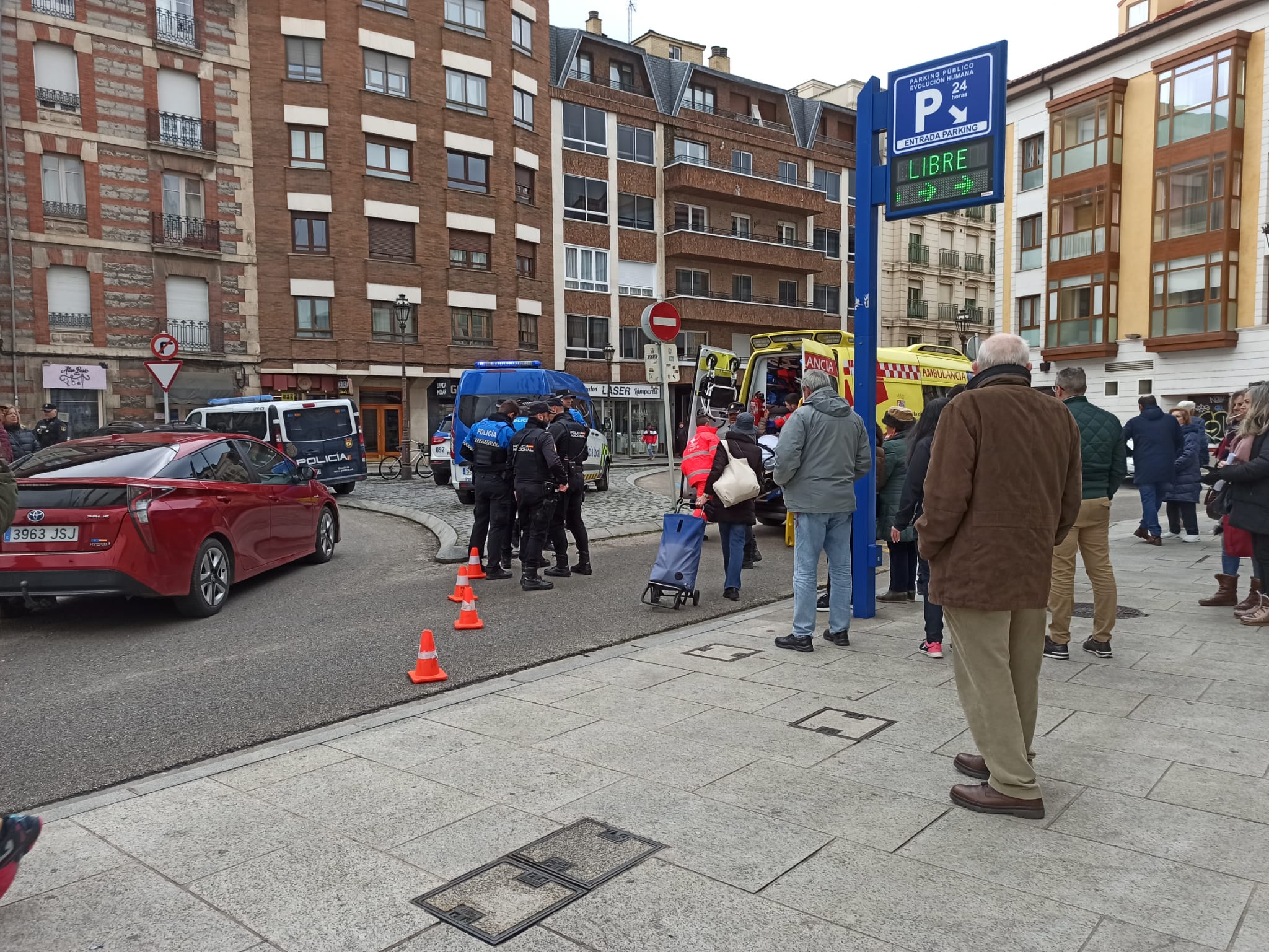 Herida una anciana tras ser atropellada por un taxi en Burgos